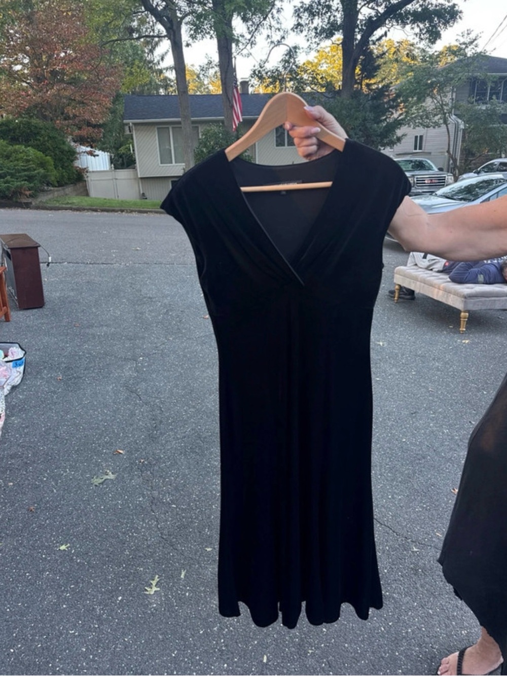 Jones Wear Black Midi V-Neck Dress